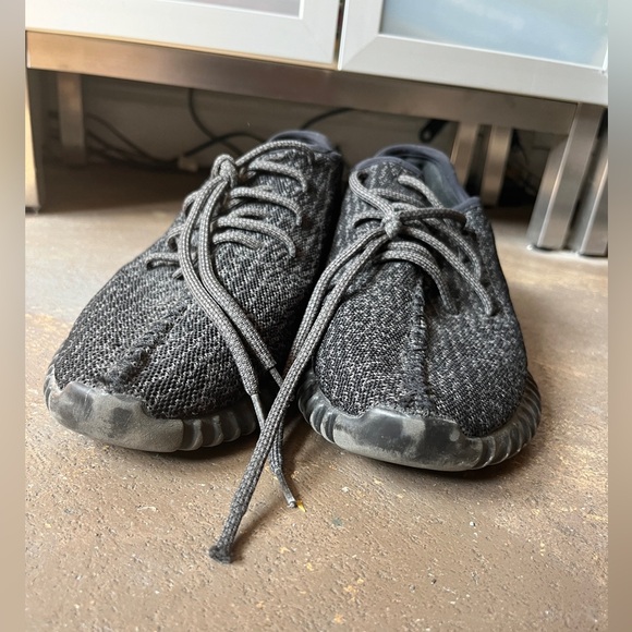 Black Yeezy Boost - Picture 7 of 8
